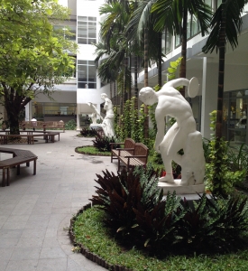 Tượng Nghệ Thuật Trang Trí Ngoài Trời Bằng Composite