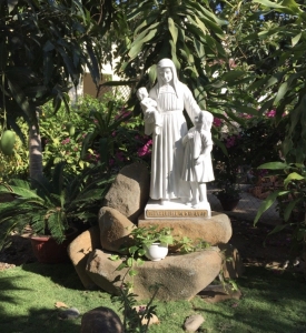 Tượng Thánh Louise de Marillac Bằng Composite