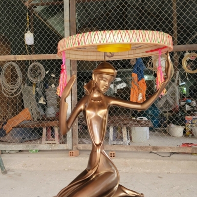 So sánh tượng composite và tượng truyền thống