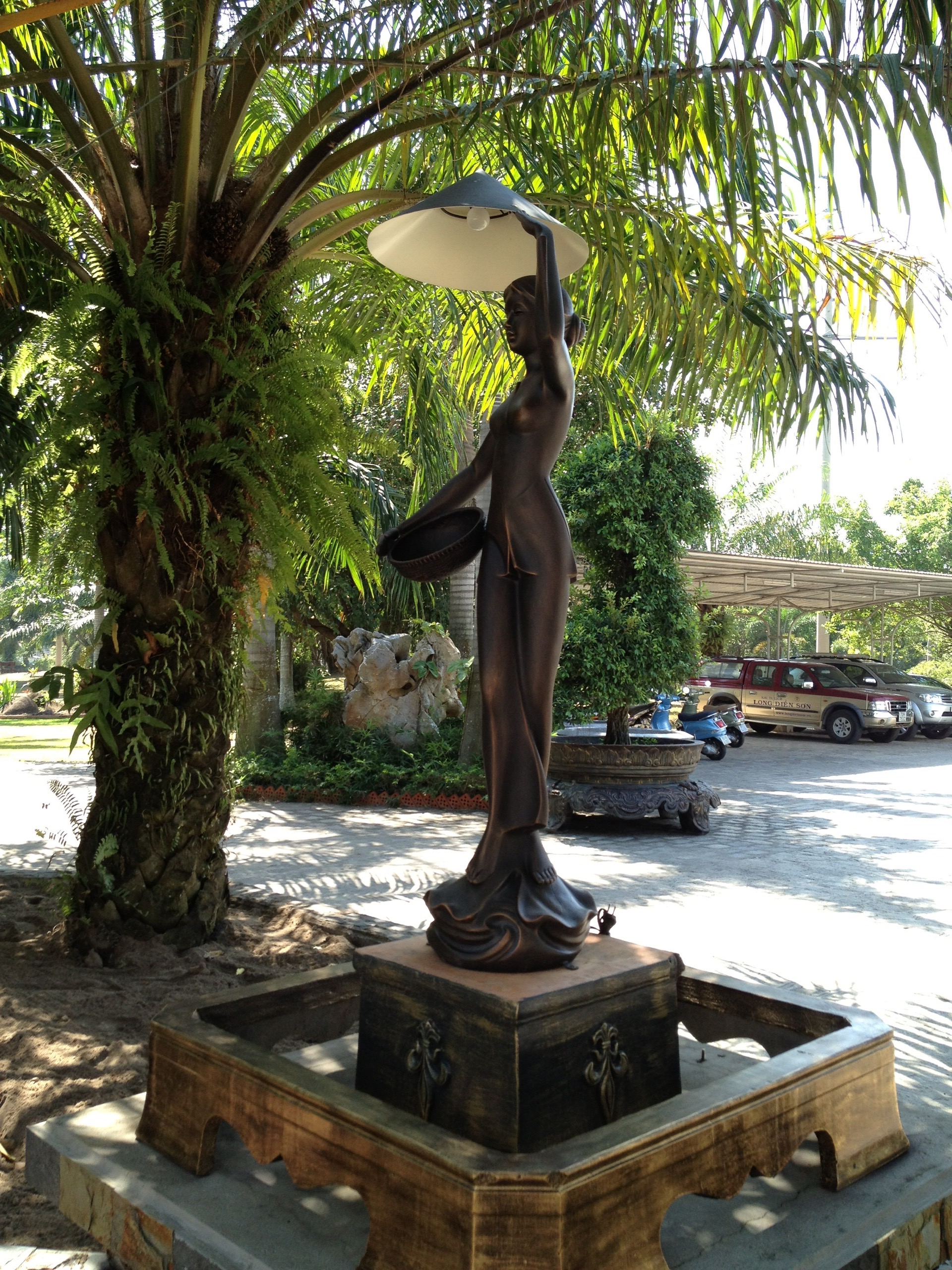 tượng đèn trang trí sân vườn