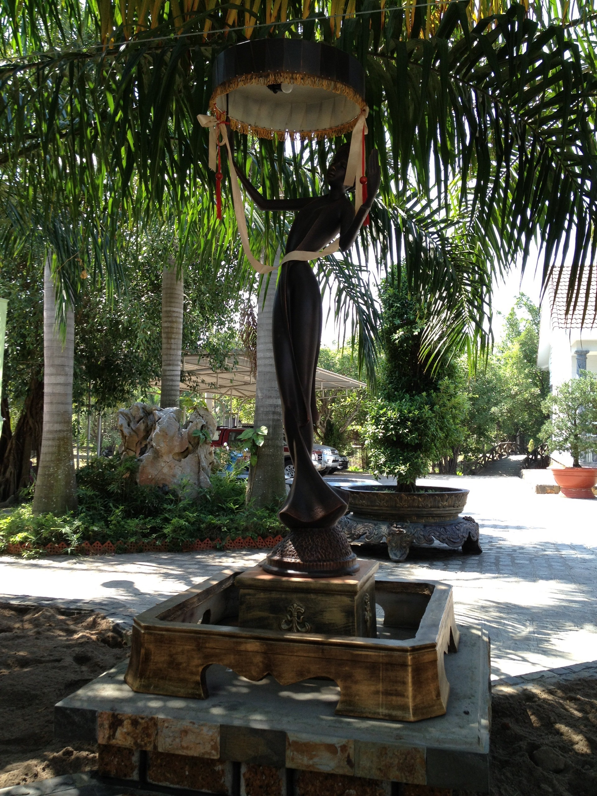 tượng đèn trang trí sân vườn
