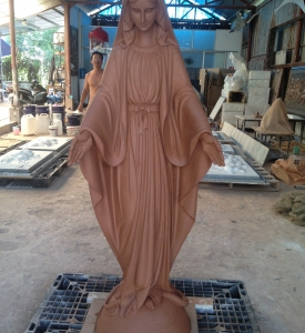 Tạo Hình Tượng Đức Mẹ Ban Ơn Bằng Đất Sét