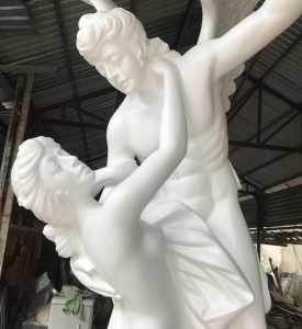 Tượng Chàng Trai Ôm Cô Gái