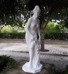 Tượng Cô Gái Bằng Composite Trang Trí Sân Vườn