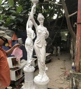 Tượng Cô Gái Cầm Đuốc