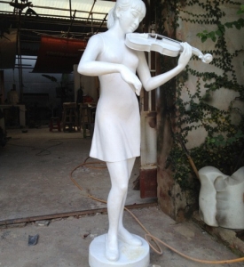Tượng Composite Cô Gái Ôm Đàn Violin