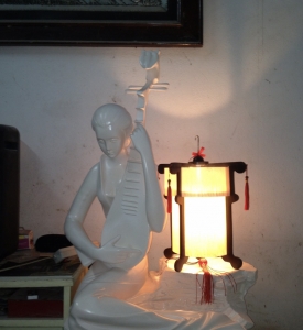 Tượng Đèn Cô Gái Ôm Đàn Tỳ Bà