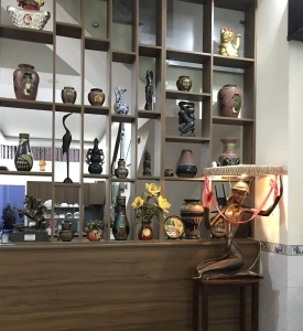 Tượng Đèn Nghệ Thuật Cô Gái Cầm Nón Quai Thao