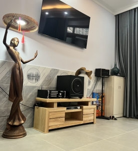 Tượng Đèn Trang Trí Cô Gái Cầm Nón Quai Thao