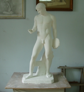 Tượng Lực Sĩ Ném Dĩa Trang Trí Bằng Composite