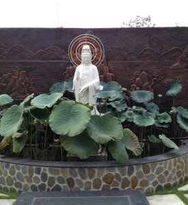 Tượng Phật Bà Quan Âm Màu Trắng Chất Liệu Composite