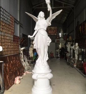 Tượng Thiên Thần Cầm Đuốc